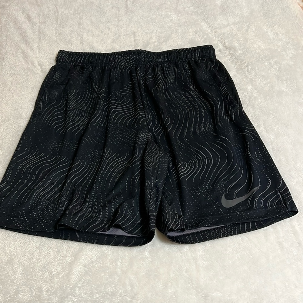 Nike Men’s Black Reflective Wave Print Running Shorts